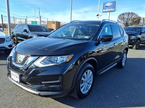 Used 2017 Nissan Rogue SV image 3