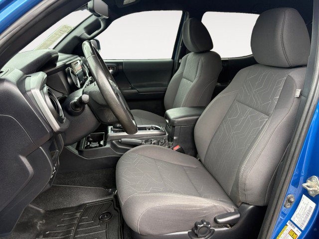 Used 2018 Toyota Tacoma TRD Sport AWD/4WD image 2