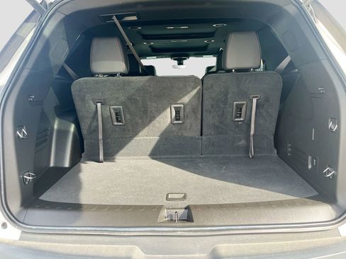 Used 2022 Chevrolet Traverse RS image 28