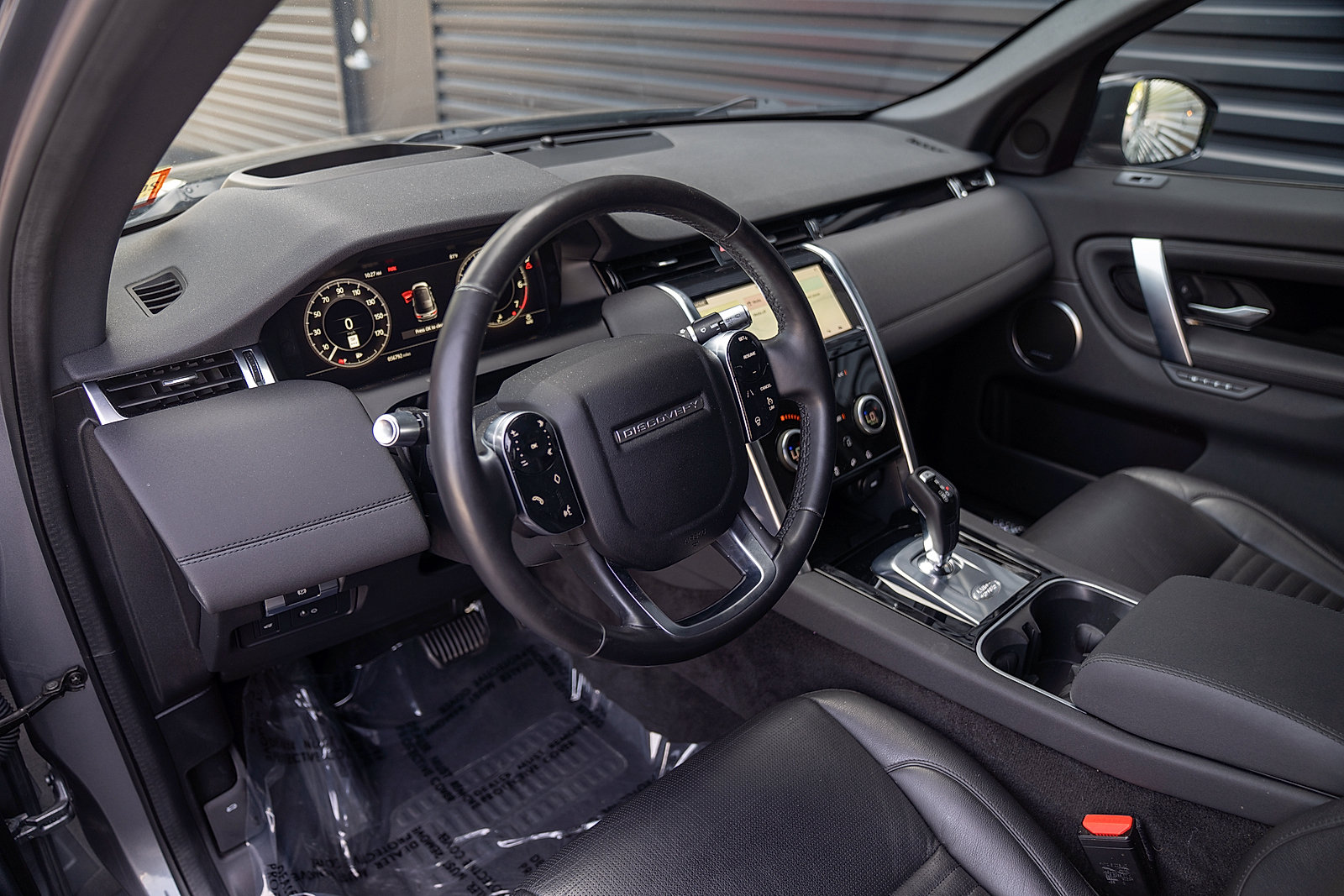 Used 2020 Land Rover Discovery Sport SE AWD/4WD image 4
