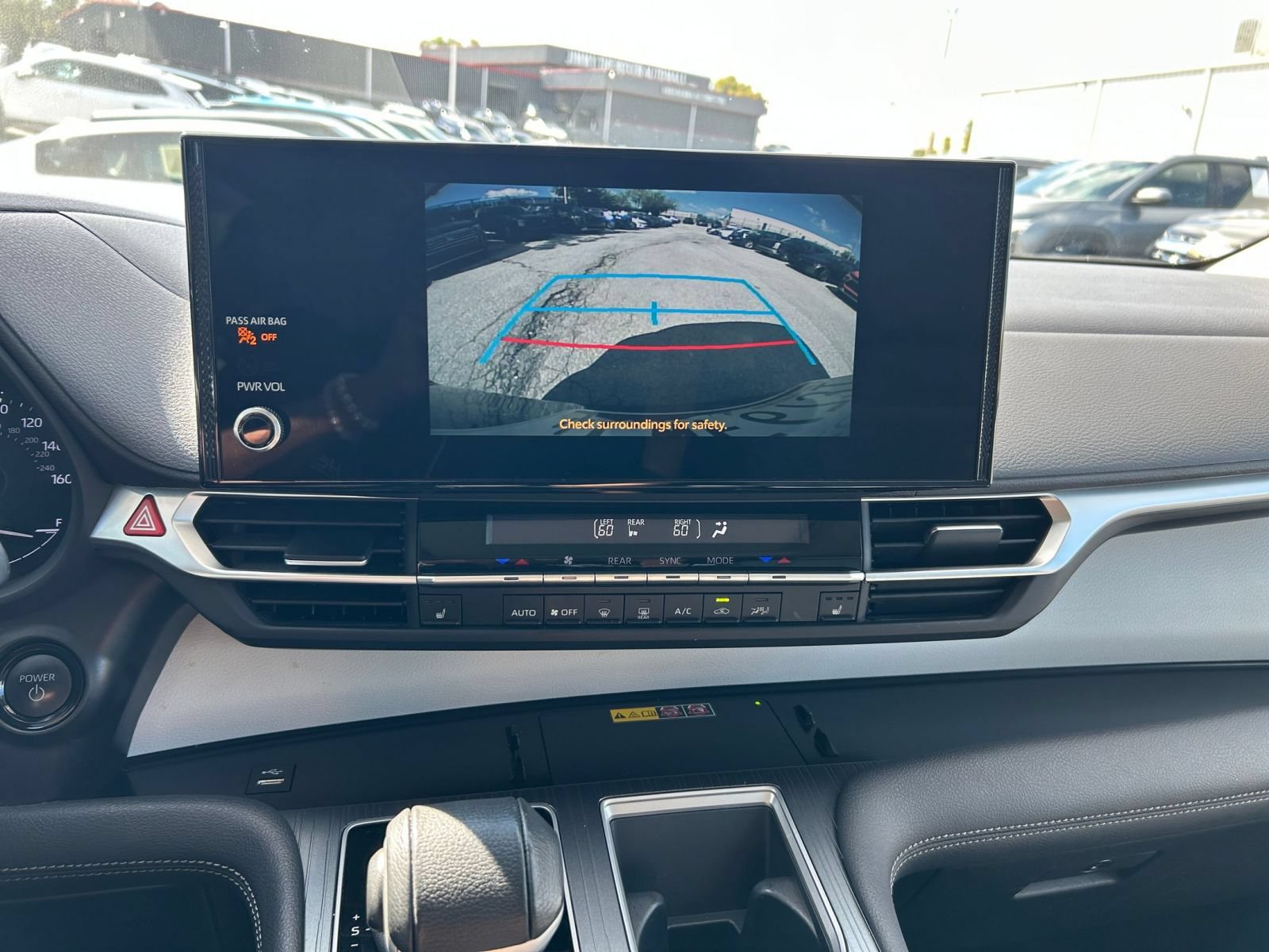 Used 2025 Toyota Sienna XLE FWD image 21