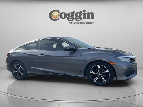 Used 2018 Honda Civic Touring image 8
