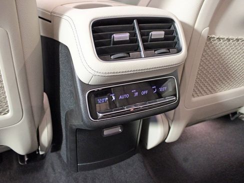 Certified 2026 Mercedes-Benz GLS 450 4MATIC image 31