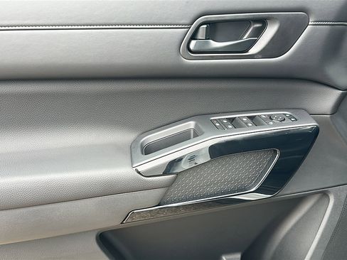 New 2025 Nissan Pathfinder SV image 13