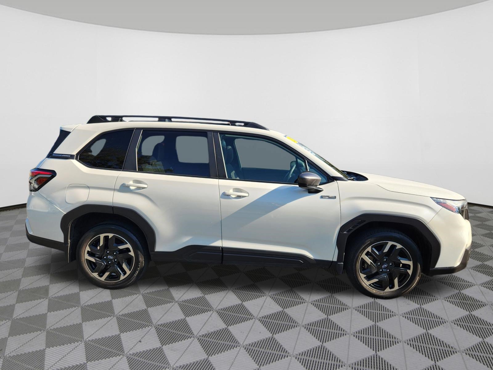 Used 2025 Subaru Forester Premium AWD/4WD image 6