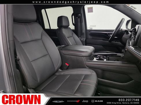 Used 2026 Chevrolet Suburban RST AWD/4WD image 11