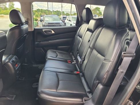 Used 2020 Nissan Pathfinder Platinum image 17