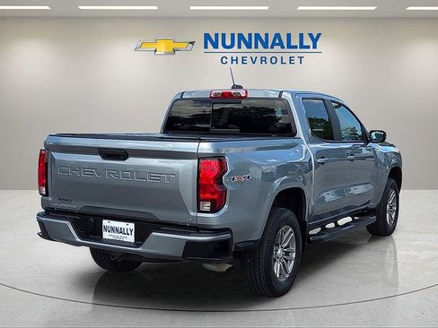 Used 2023 Chevrolet Colorado LT w/ LT Convenience Package II AWD/4WD image 5