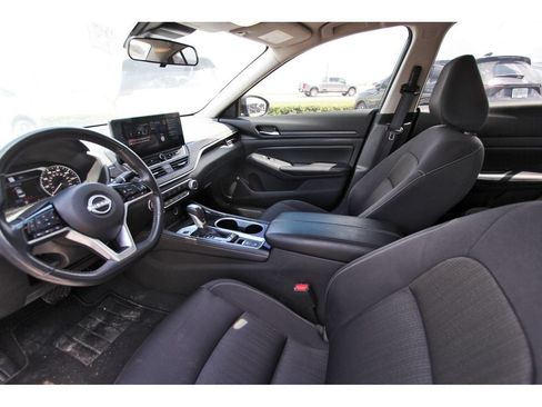 Used 2024 Nissan Altima 2.5 SV w/ SV Premium Package AWD/4WD image 32
