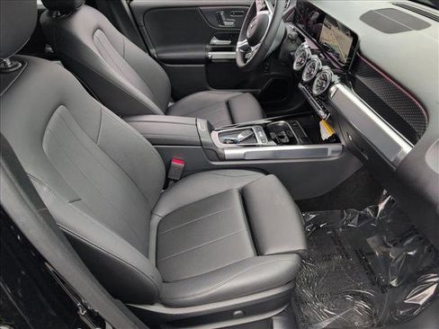 Certified 2025 Mercedes-Benz GLB 250 4MATIC image 19