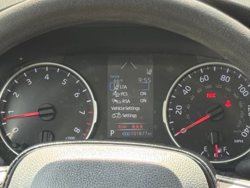 Used 2021 Toyota RAV4 LE image 14