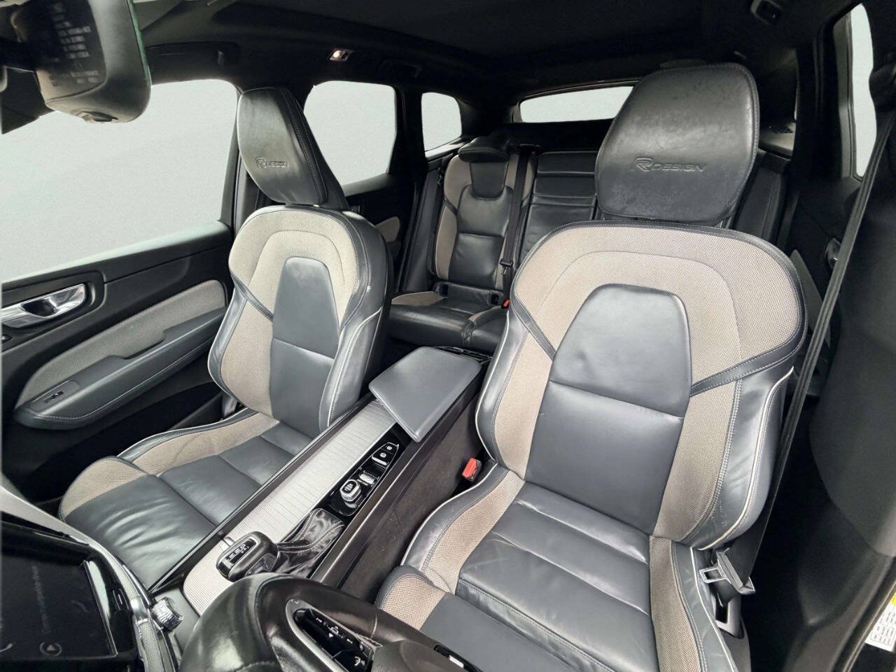 Used 2020 Volvo XC60 T5 R-Design w/ Protection Package AWD/4WD image 19