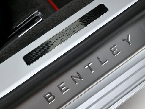 Used 2021 Bentley Flying Spur V8 image 24