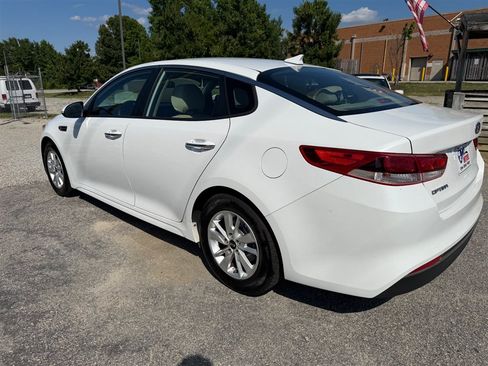 Used 2017 Kia Optima LX FWD image 3