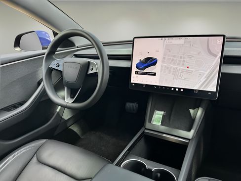 Used 2024 Tesla Model 3 Standard Range RWD image 8