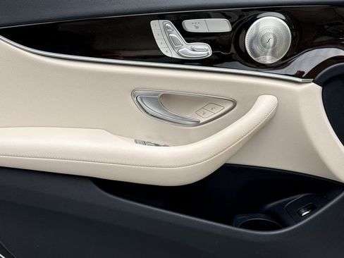 Used 2022 Mercedes-Benz E 350 4MATIC Sedan image 9