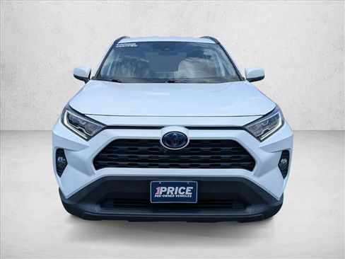 Used 2020 Toyota RAV4 XLE w/ Carpet Mat Package AWD/4WD image 2