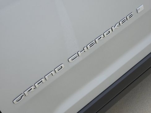 New 2026 Jeep Grand Cherokee L Limited AWD/4WD image 9