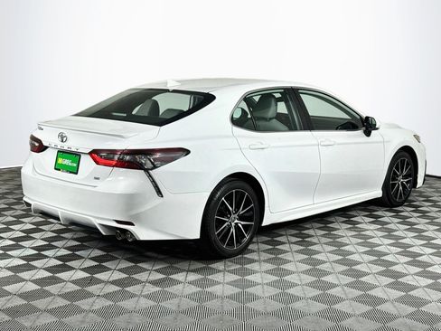 Used 2022 Toyota Camry SE FWD image 8