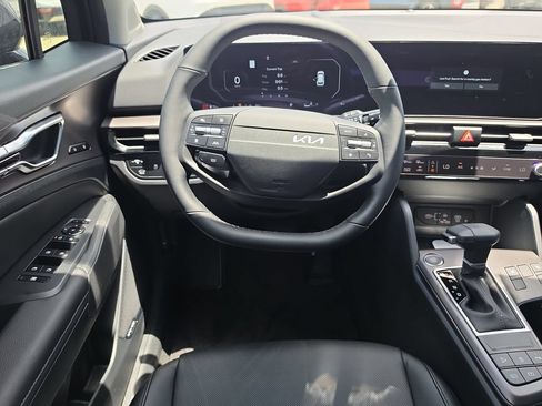 New 2026 Kia Sportage SX FWD image 14