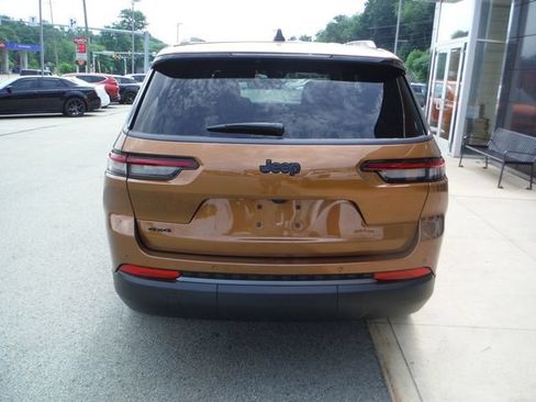 New 2026 Jeep Grand Cherokee L Limited w/ Limited Altitude Package AWD/4WD image 11
