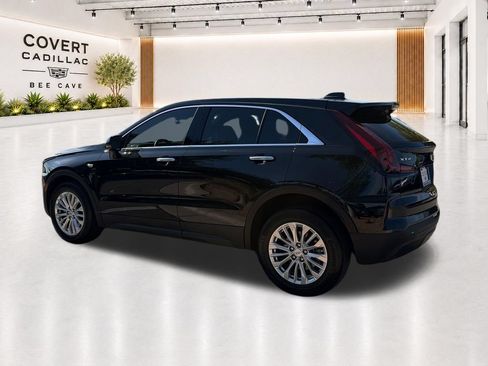 Used 2024 Cadillac XT4 Luxury w/ Cold Weather Package FWD image 10