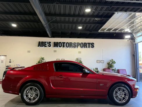 Used 2005 Ford Mustang GT RWD image 5