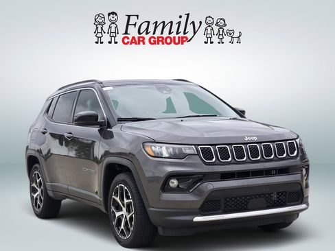 Used 2024 Jeep Compass Limited AWD/4WD image 2