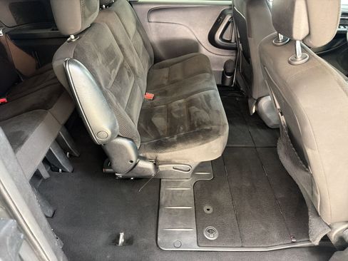Used 2019 Dodge Grand Caravan SE FWD image 25