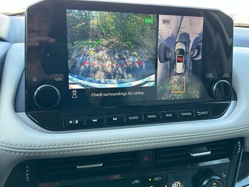 Used 2023 Nissan Rogue SL w/ SL Premium Package image 20