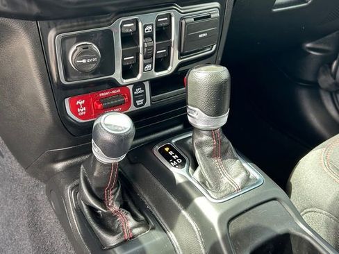 Used 2022 Jeep Wrangler Unlimited Rubicon w/ LED Lighting Group AWD/4WD image 29