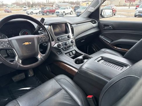 Used 2017 Chevrolet Suburban LT w/ Luxury Package image 7