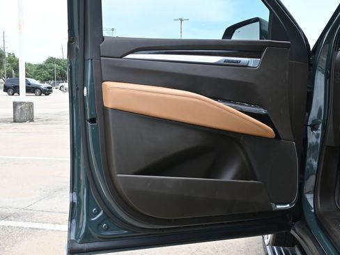 Used 2026 Cadillac Escalade Luxury w/ Touring Package AWD/4WD image 19