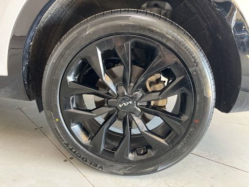 Used 2023 Kia Sorento SX AWD/4WD image 16