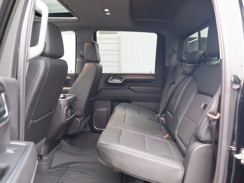 Used 2024 GMC Sierra 3500 Denali w/ Denali Reserve Package AWD/4WD image 19