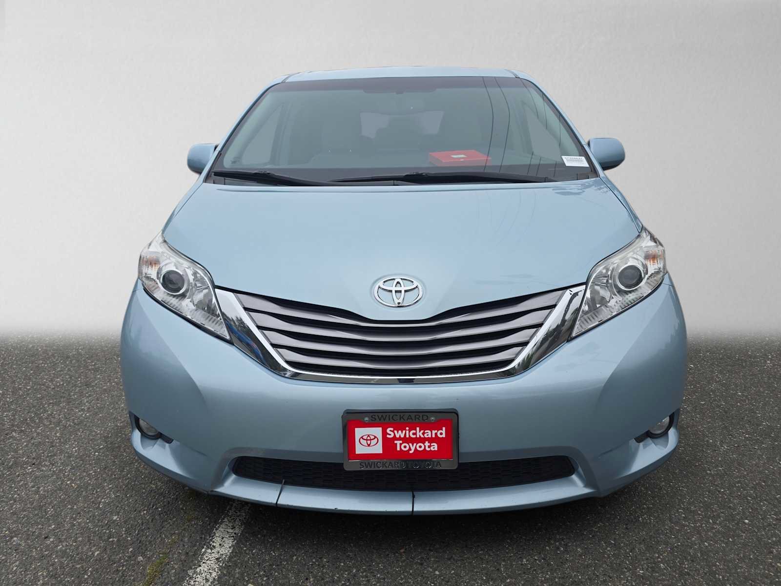 Used 2016 Toyota Sienna XLE w/ XLE Navigation Package FWD image 8