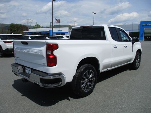 Used 2024 Chevrolet Silverado 1500 LT AWD/4WD image 5