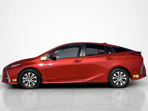 Certified 2022 Toyota Prius Prime Limited FWD image 2