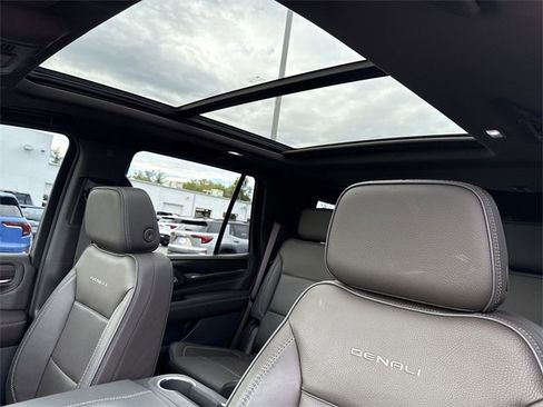 Certified 2021 GMC Yukon Denali w/ Denali Premium Package image 19
