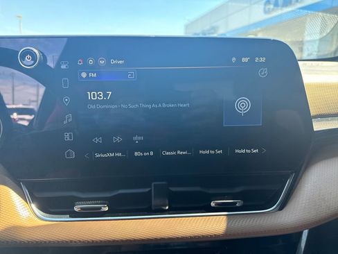 Used 2025 Chevrolet Equinox ACTIV w/ Safety and Technology Package FWD image 23