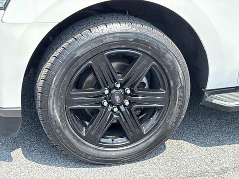 Used 2020 Ford Expedition XLT w/ Equipment Group 202A AWD/4WD image 7