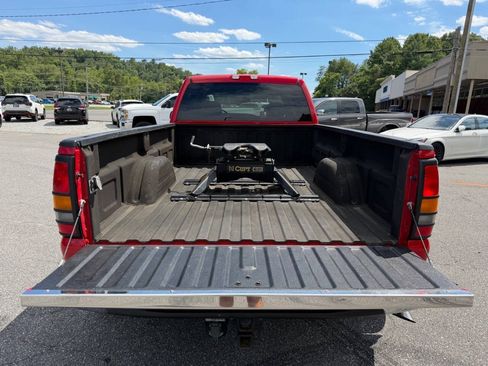 Used 2004 GMC Sierra 3500 SLE w/ Heavy-Duty Power Package AWD/4WD image 8