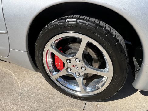 Used 2001 Chevrolet Corvette Coupe w/ Preferred Equipment Group2 image 49