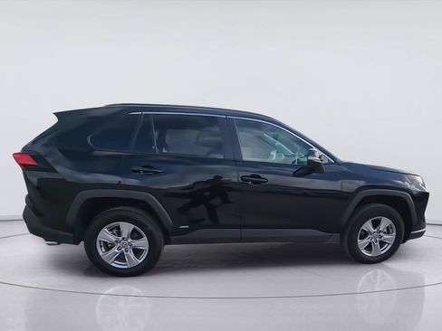 Used 2025 Toyota RAV4 XLE AWD/4WD image 9