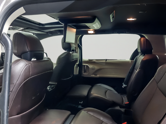 Used 2022 Toyota Sienna Platinum AWD/4WD image 12