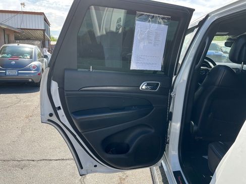 Used 2018 Jeep Grand Cherokee Altitude RWD image 14