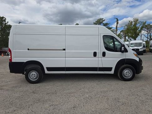Used 2025 RAM ProMaster 2500 w/ Convenience Group FWD image 3