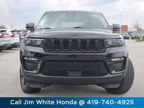 Used 2023 Jeep Grand Cherokee Limited w/ Black Appearance Package image 12