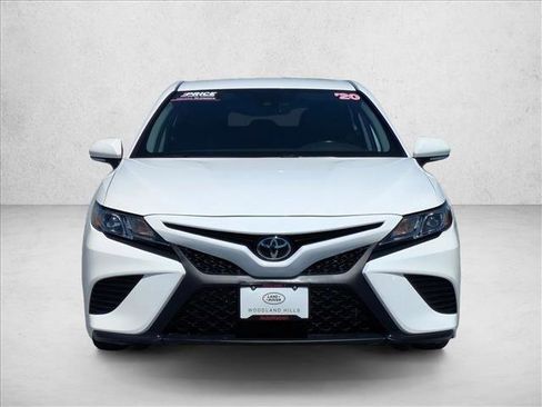 Used 2020 Toyota Camry SE w/ Convenience Package FWD image 2