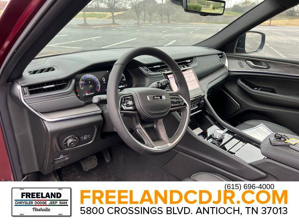 Used 2024 Jeep Grand Cherokee Overland w/ Luxury Tech Group IV AWD/4WD image 18
